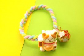 Pulserita colita con gato de la suerte (1).jpg